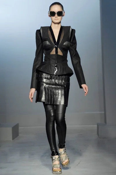 Look 25